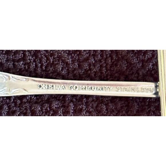 Oneida Community Chatelaine Stainless Flatware 6 Cocktail or Seafood Forks - Picture 4 of 5